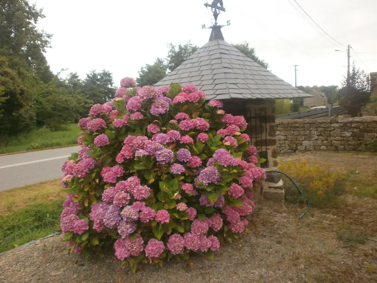 Chambre D'Hotes La Haie Roz-Landrieux Bed & Breakfast